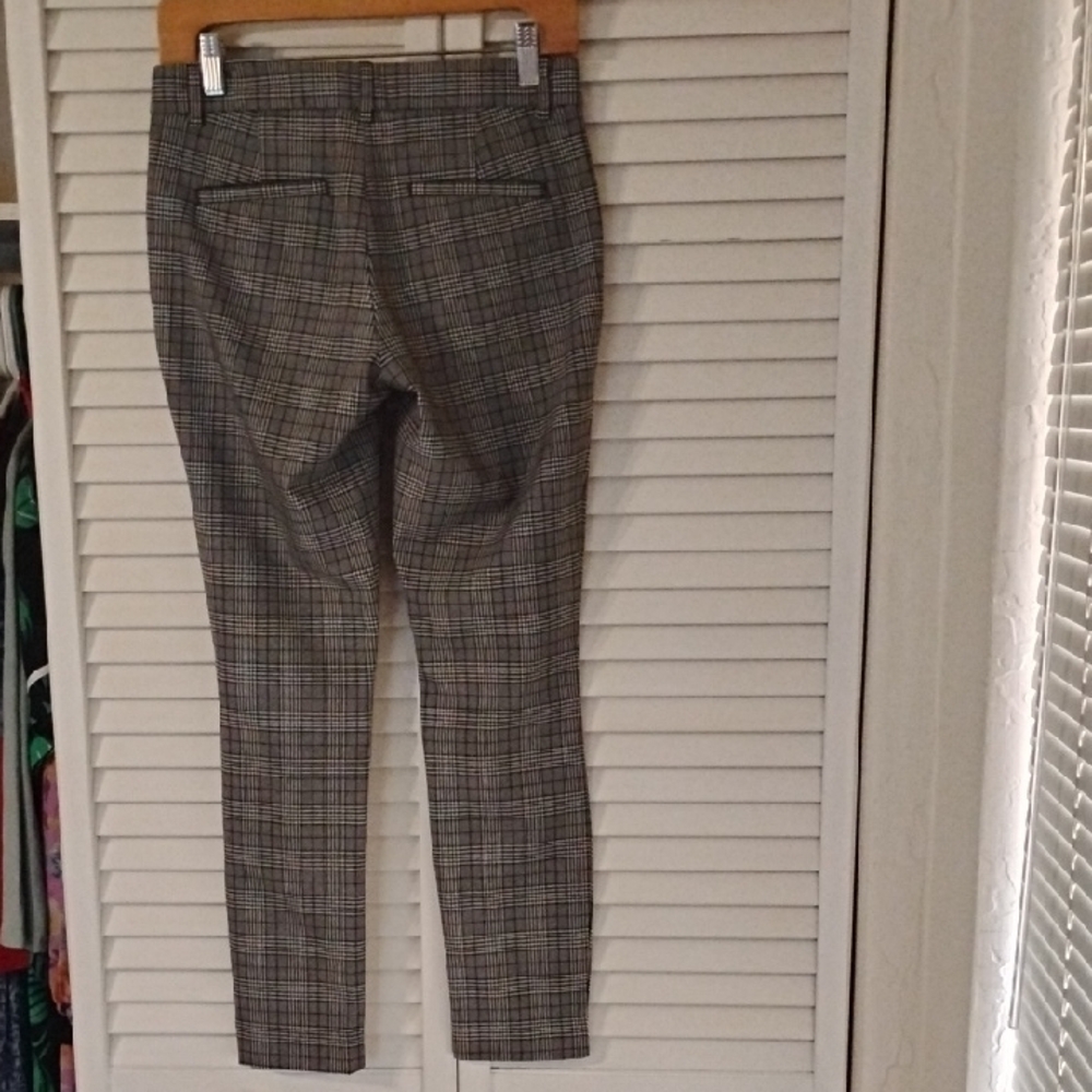 GAP Women's Gray Checkered Ankle Pants - Picture 3 of 5